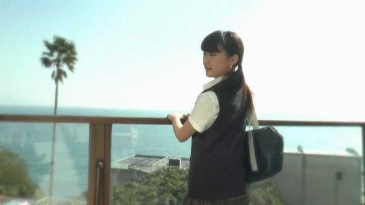 クールビューティ現役JKの尾崎愛花(16)自らスカート捲りでパンチラ016