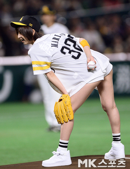 篠田麻里子(29)が球始球式でショーパンから尻肉ハミ出てエロいと話題に004