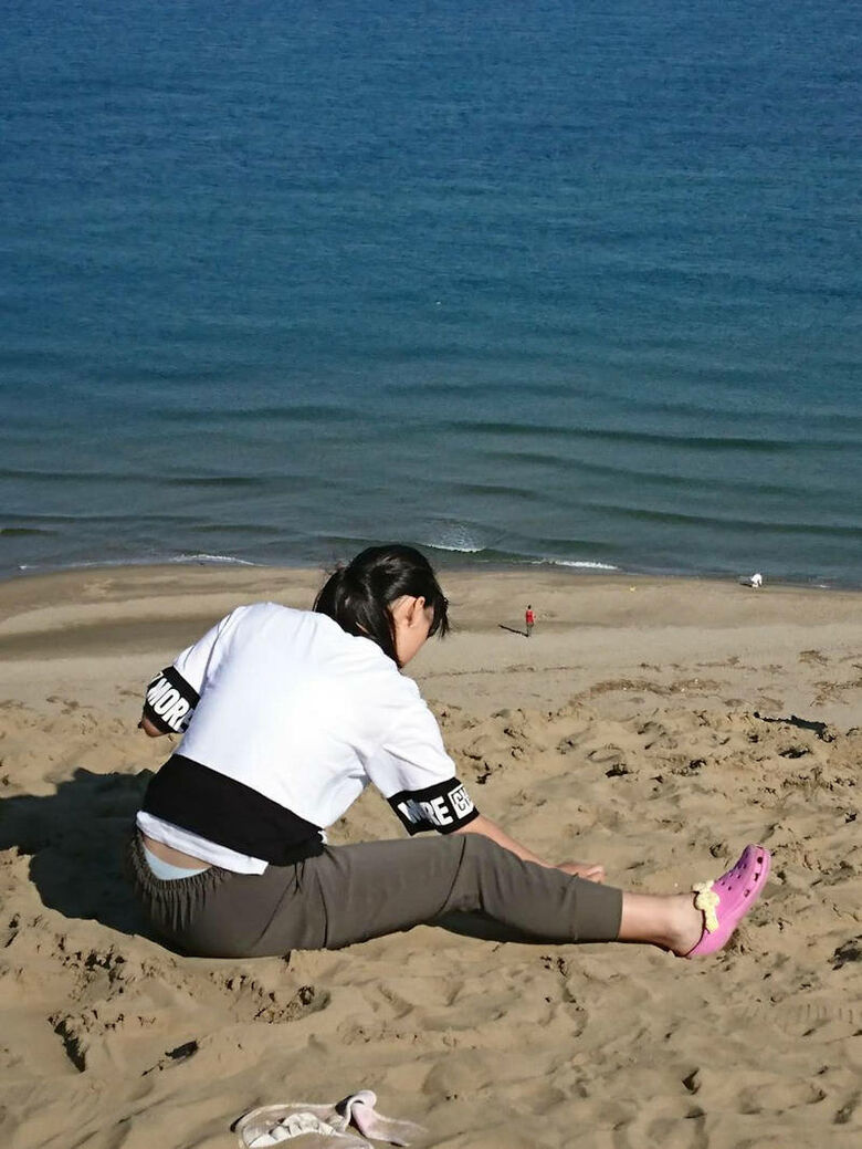 後ろからのパンチラ画像72枚!バックから見える素人女性のパンツやお尻♡太ももがエロくて抜けるぜ!045枚目