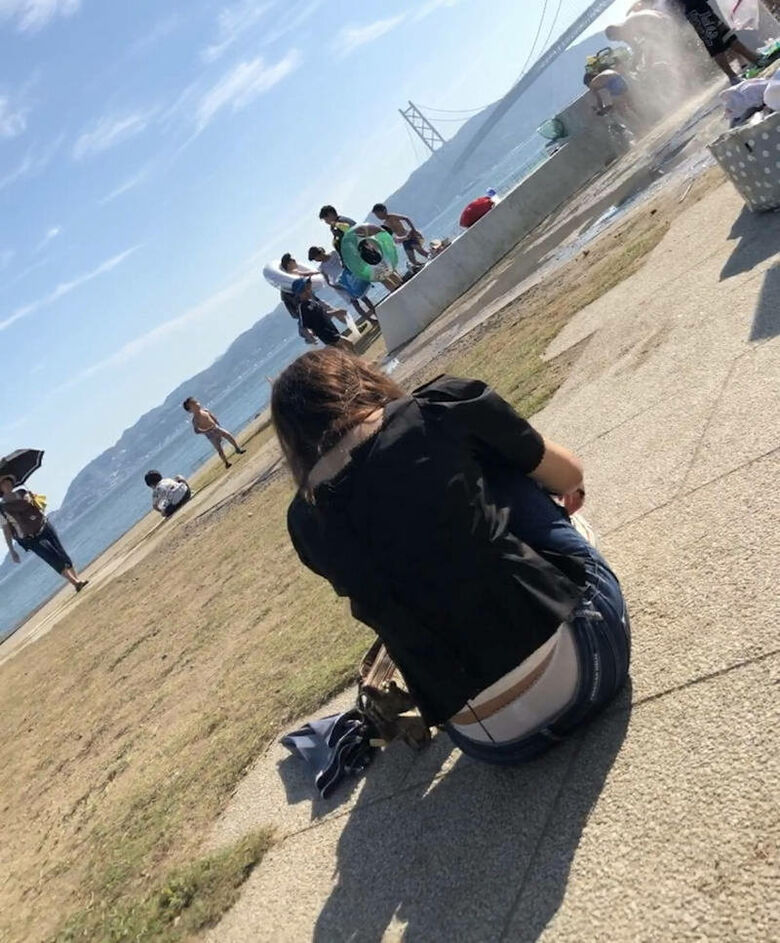 後ろからのパンチラ画像72枚!バックから見える素人女性のパンツやお尻♡太ももがエロくて抜けるぜ!055枚目