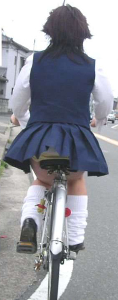 女子高生の自転車パンチラ027