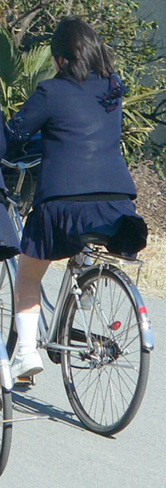 女子高生の自転車パンチラ058