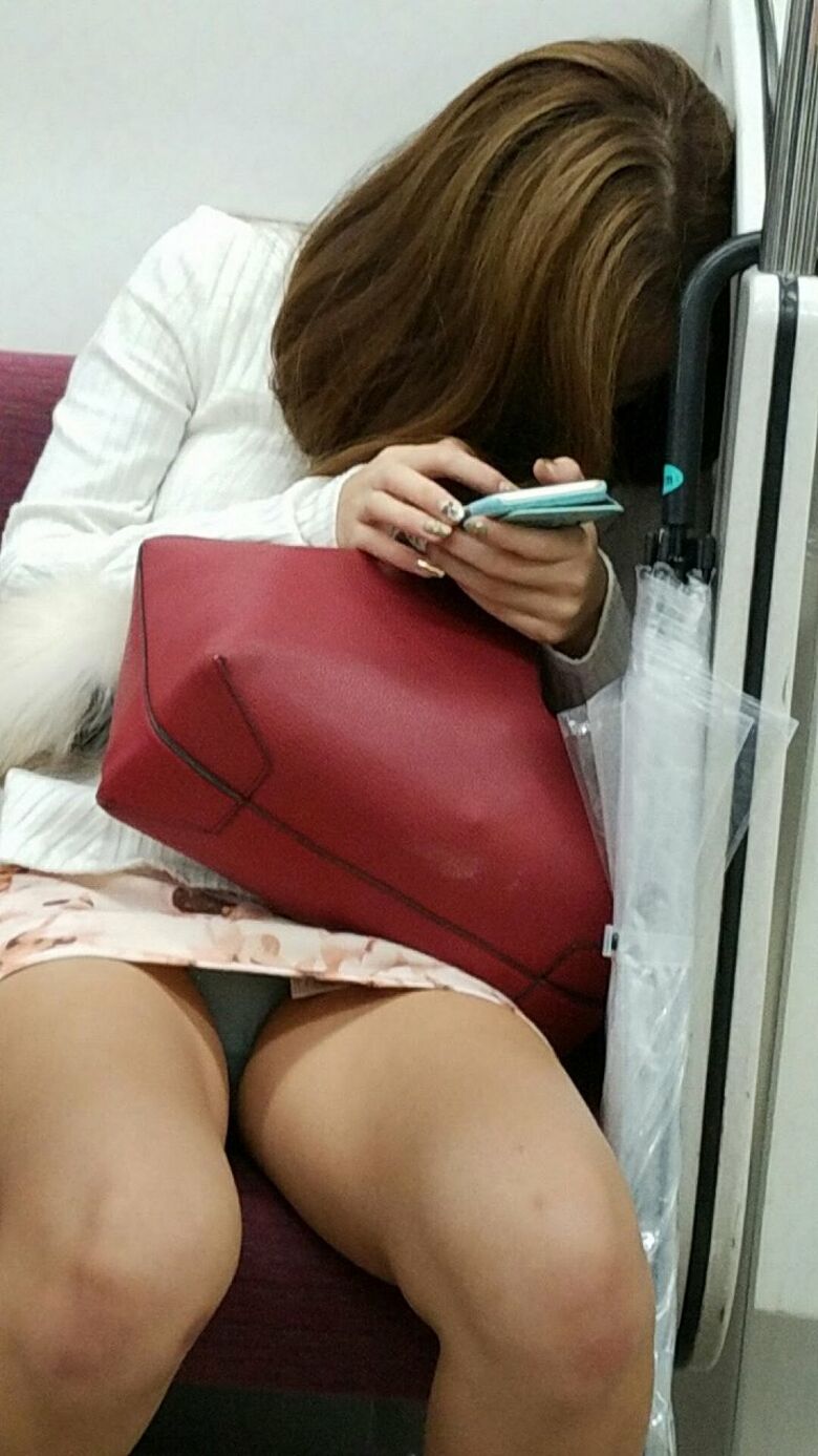 素人パンチラ画像054