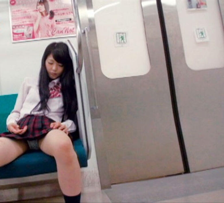 素人パンチラ画像056
