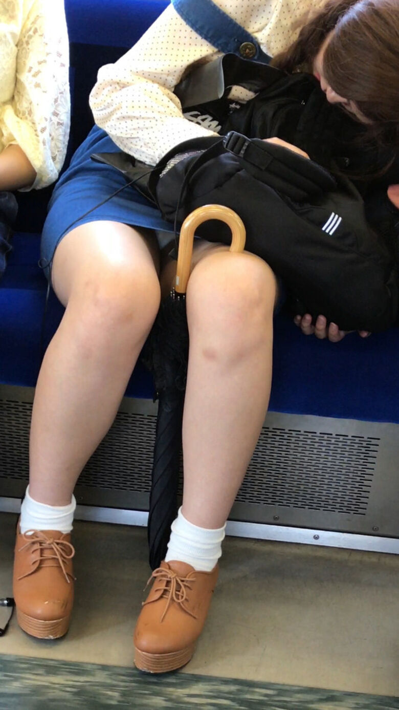 素人パンチラ画像058