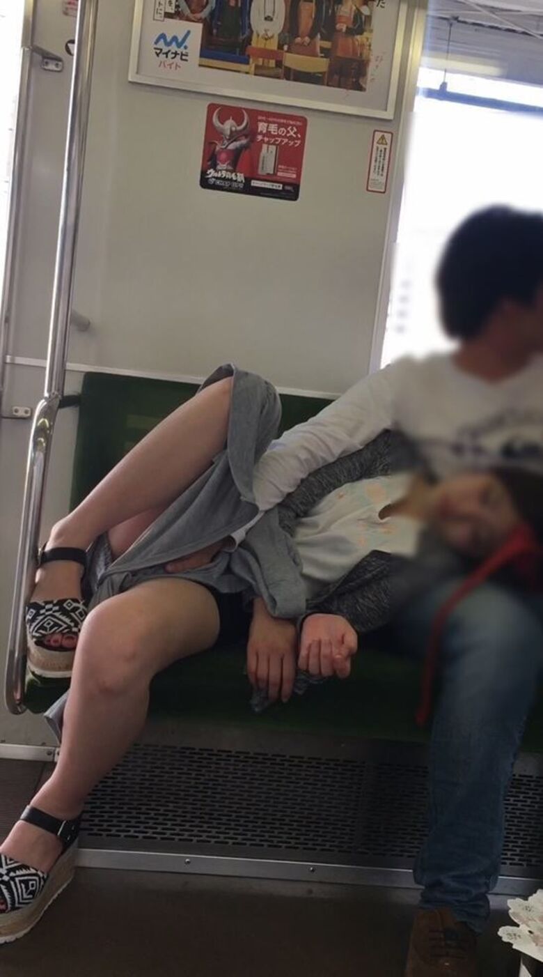 素人パンチラ画像063