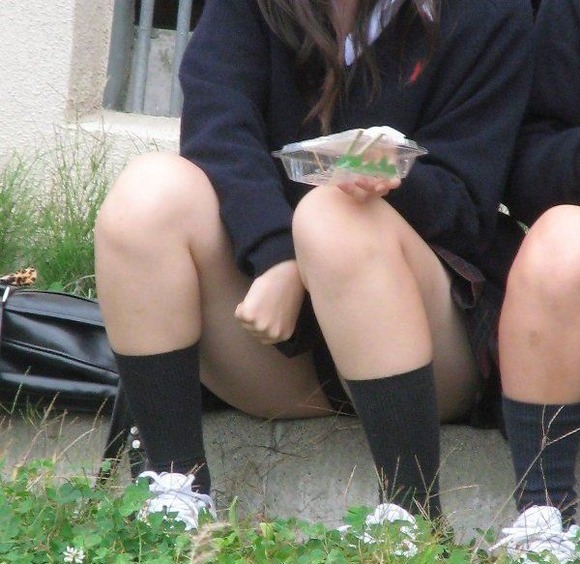 スカートが短かすぎるエッチなJKパンツのエロ画像31枚008枚目