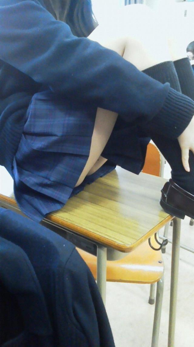 スカートが短かすぎるエッチなJKパンツのエロ画像31枚012枚目