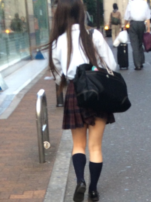 スカート短すぎる女子校生のムチムチ太ももで勃起誘発ｗｗｗ012