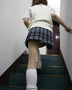 女子高生の階段パンチラ003