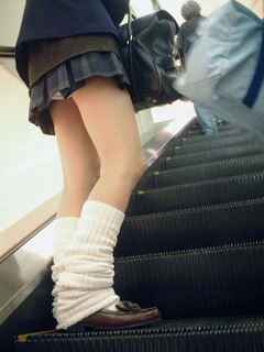 女子高生の階段パンチラ071