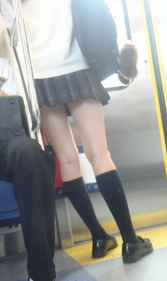 JKの太ももがエロい画像を集めてみたぜ！貴重なパンチラもあるよ!!【厳選36枚】002枚目