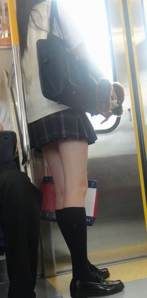 JKの太ももがエロい画像を集めてみたぜ！貴重なパンチラもあるよ!!【厳選36枚】003枚目
