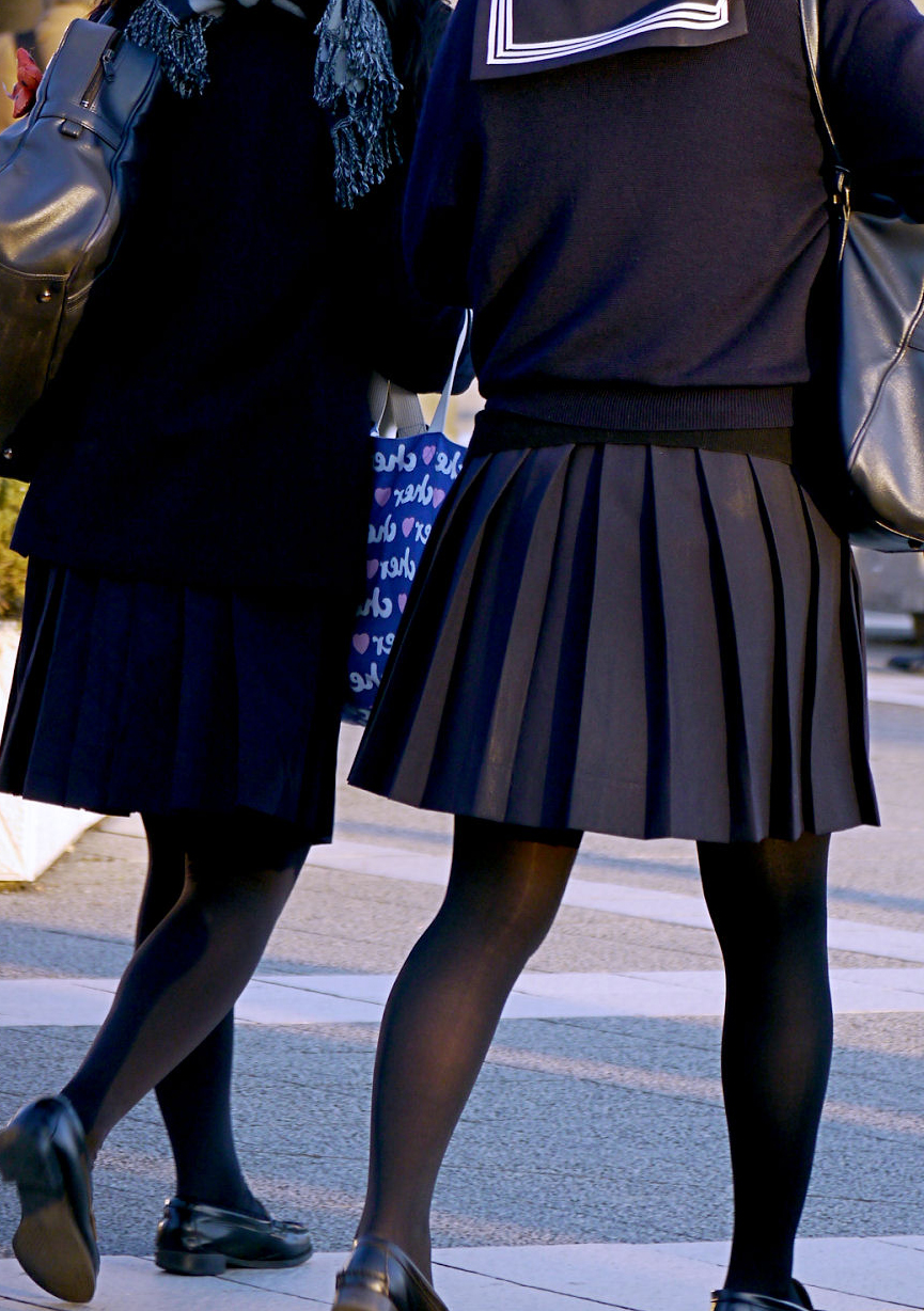 JKの太ももがエロい画像を集めてみたぜ！貴重なパンチラもあるよ!!【厳選36枚】005枚目