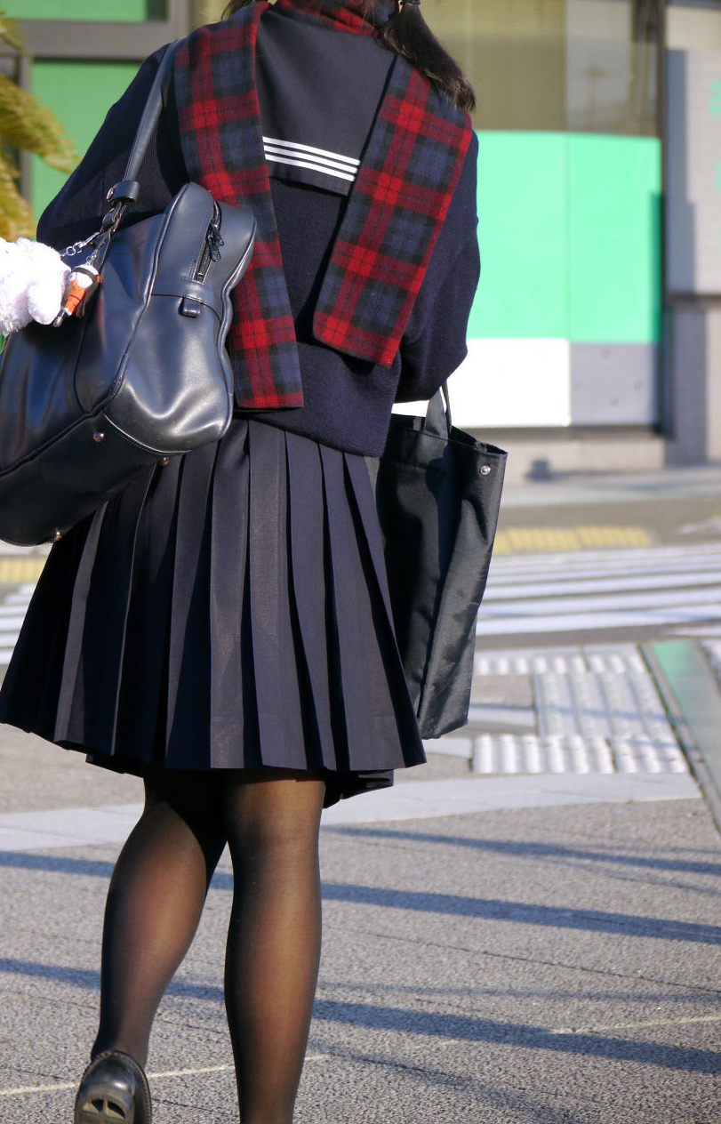 JKの太ももがエロい画像を集めてみたぜ！貴重なパンチラもあるよ!!【厳選36枚】008枚目