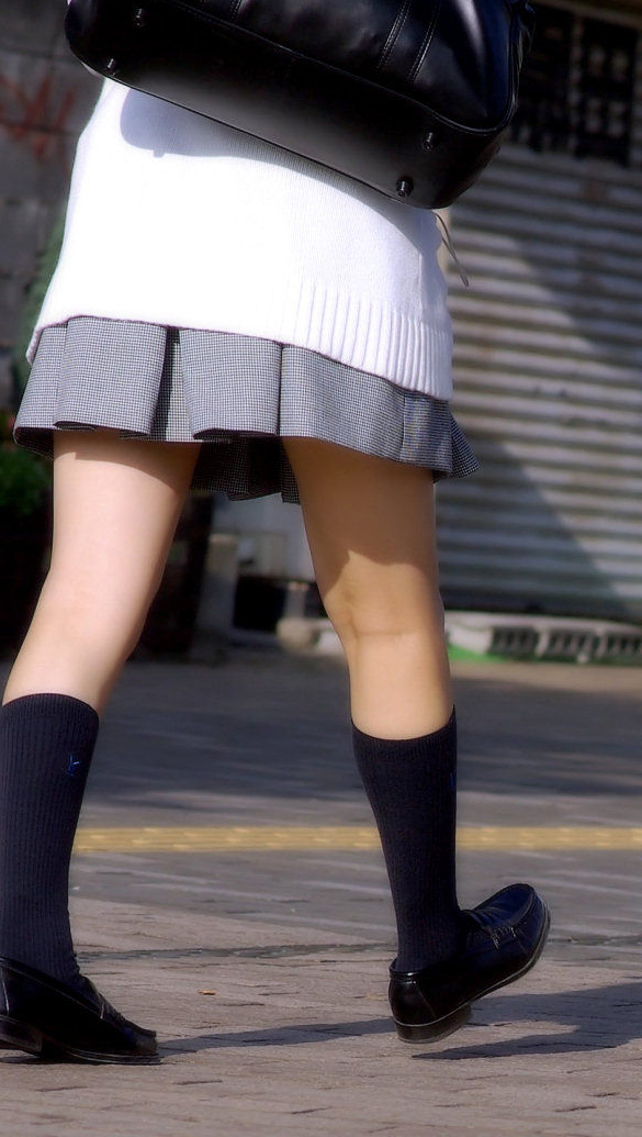 JKの太ももがエロい画像を集めてみたぜ！貴重なパンチラもあるよ!!【厳選36枚】012枚目