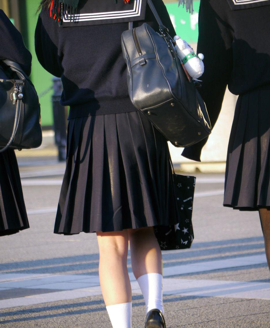 JKの太ももがエロい画像を集めてみたぜ！貴重なパンチラもあるよ!!【厳選36枚】017枚目