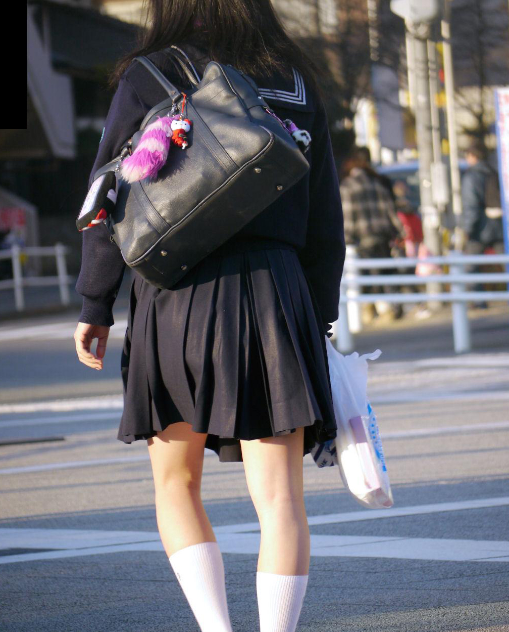 JKの太ももがエロい画像を集めてみたぜ！貴重なパンチラもあるよ!!【厳選36枚】018枚目