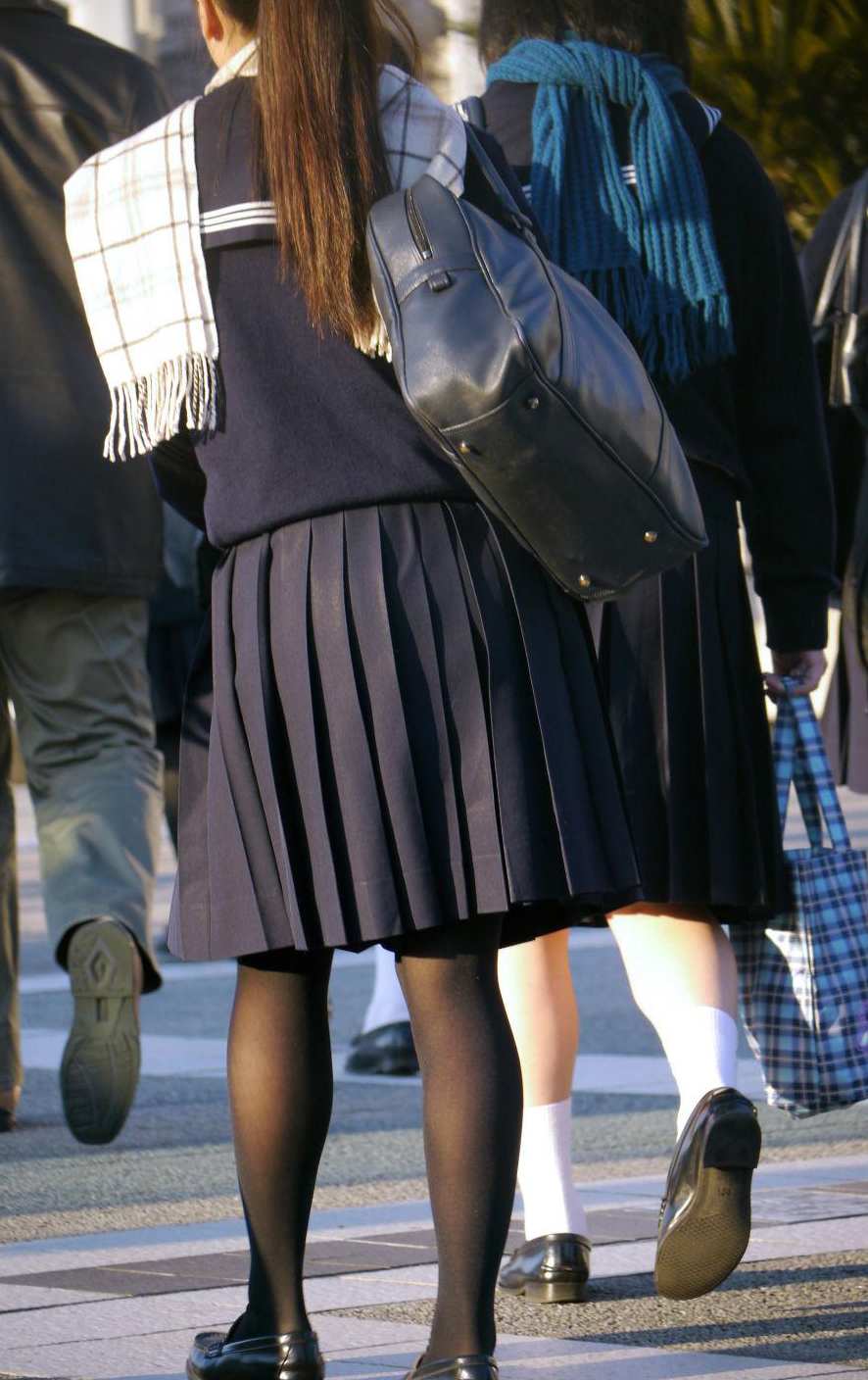 JKの太ももがエロい画像を集めてみたぜ！貴重なパンチラもあるよ!!【厳選36枚】019枚目