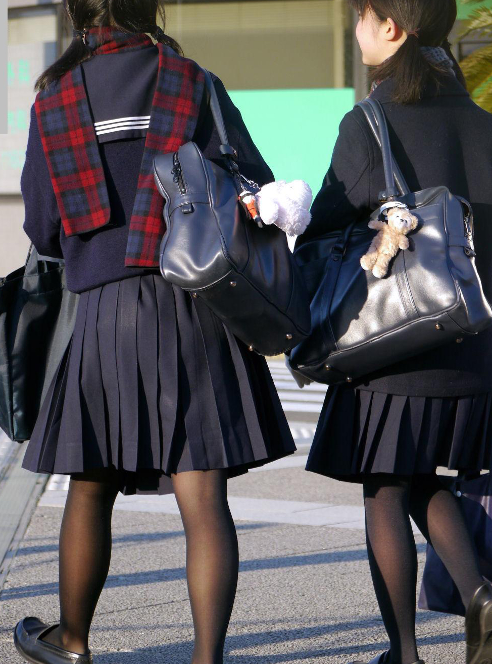 JKの太ももがエロい画像を集めてみたぜ！貴重なパンチラもあるよ!!【厳選36枚】020枚目