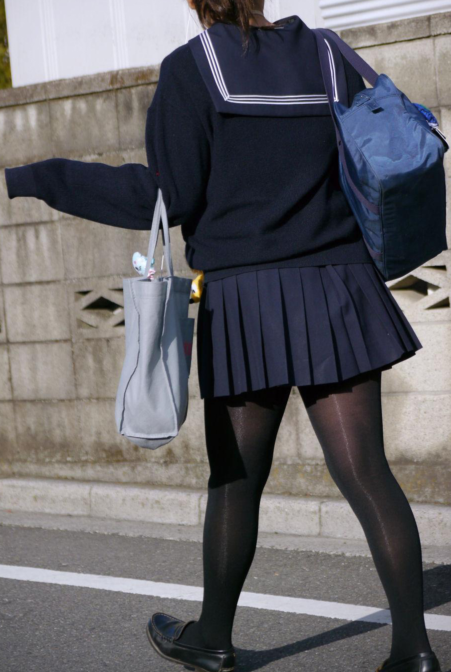 JKの太ももがエロい画像を集めてみたぜ！貴重なパンチラもあるよ!!【厳選36枚】022枚目