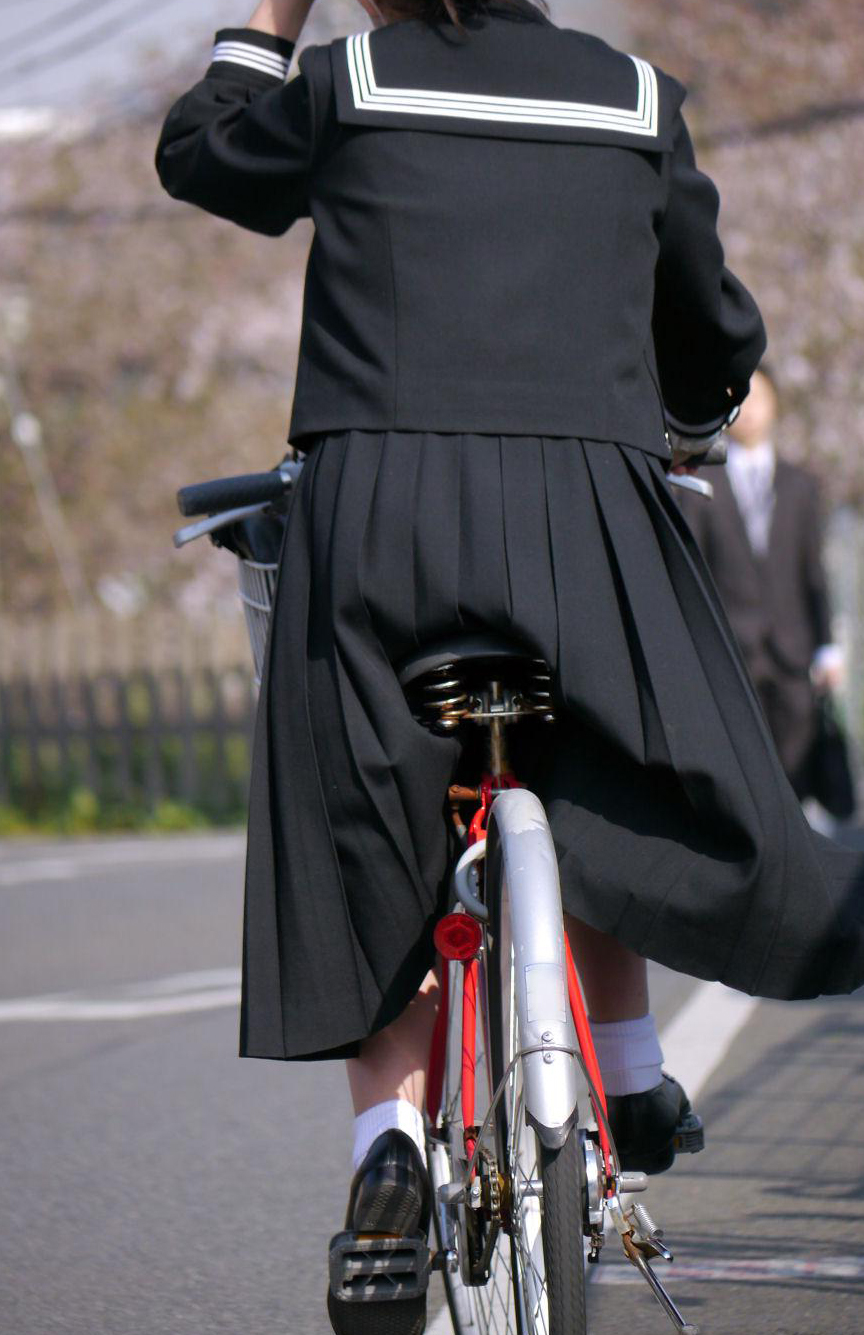 JKの太ももがエロい画像を集めてみたぜ！貴重なパンチラもあるよ!!【厳選36枚】026枚目