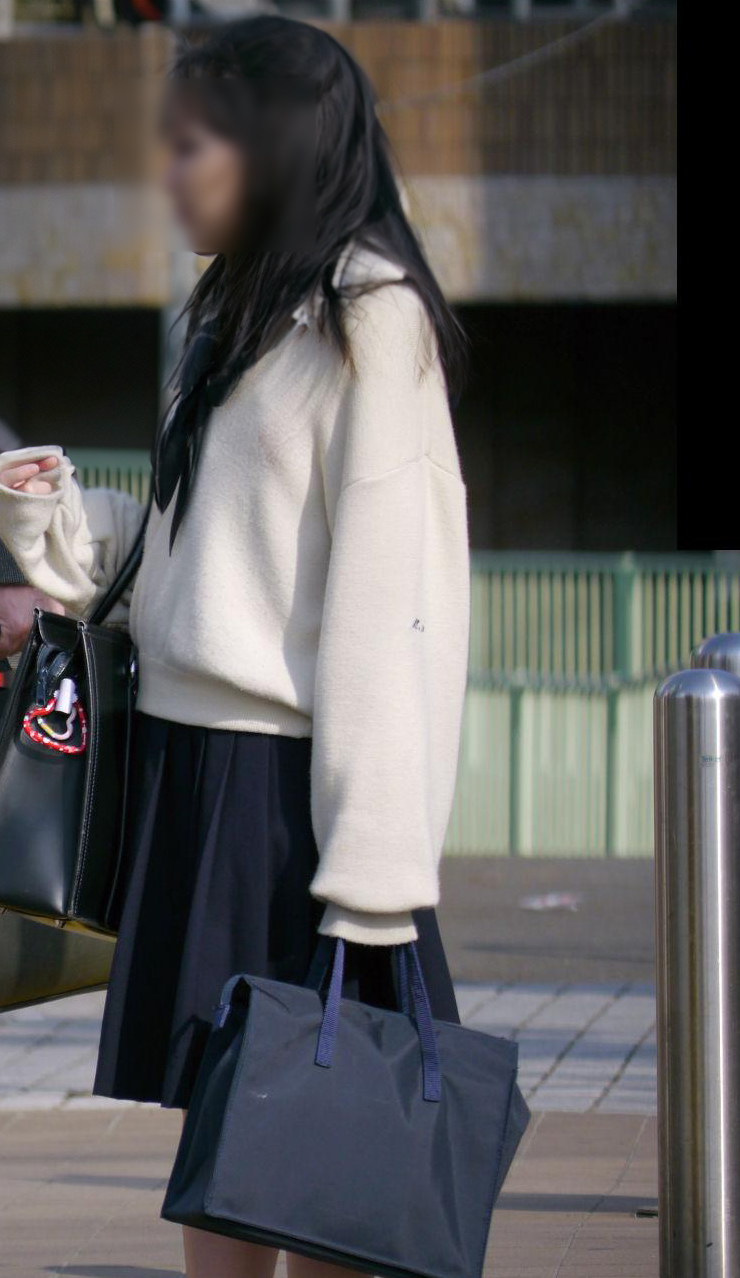 JKの太ももがエロい画像を集めてみたぜ！貴重なパンチラもあるよ!!【厳選36枚】029枚目