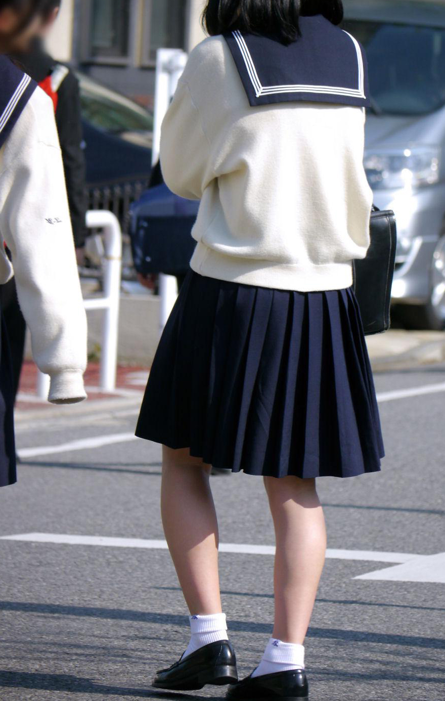 JKの太ももがエロい画像を集めてみたぜ！貴重なパンチラもあるよ!!【厳選36枚】031枚目