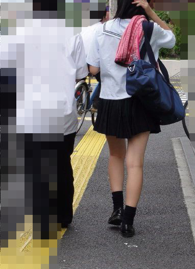 JKの太ももがエロい画像を集めてみたぜ！貴重なパンチラもあるよ!!【厳選36枚】033枚目