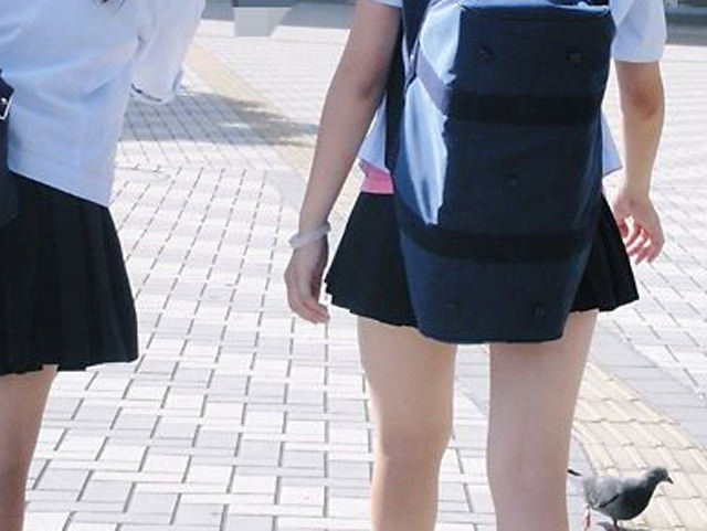 JKの太ももがエロい画像を集めてみたぜ！貴重なパンチラもあるよ!!【厳選36枚】035枚目
