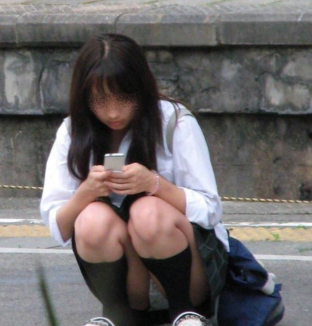 ぱんちら画像31枚!街中で良く見そうなJKのパンチラ画像をまとめてみた!!【天然編】007枚目