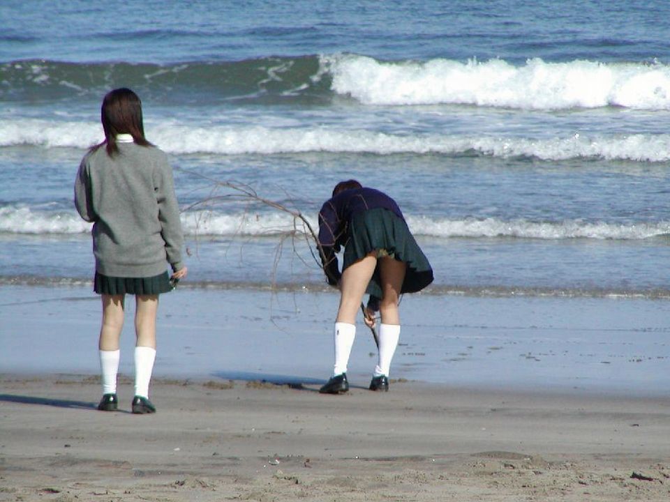 ぱんちら画像31枚!街中で良く見そうなJKのパンチラ画像をまとめてみた!!【天然編】026枚目