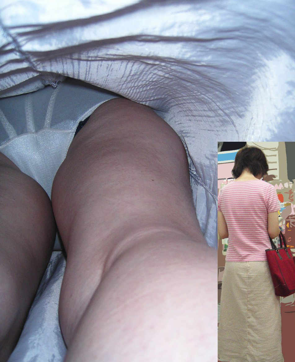 至高の逆さ撮りパンチラ画像！エロい盗撮パンツにお尻 生足が抜ける!!【厳選19枚】009枚目