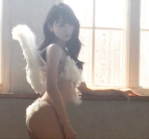 佐藤かよ グラビアがエロいぜ!お宝パンチラも抜けちゃいます♡005