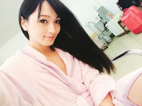 佐藤かよ グラビアがエロいぜ!お宝パンチラも抜けちゃいます♡009