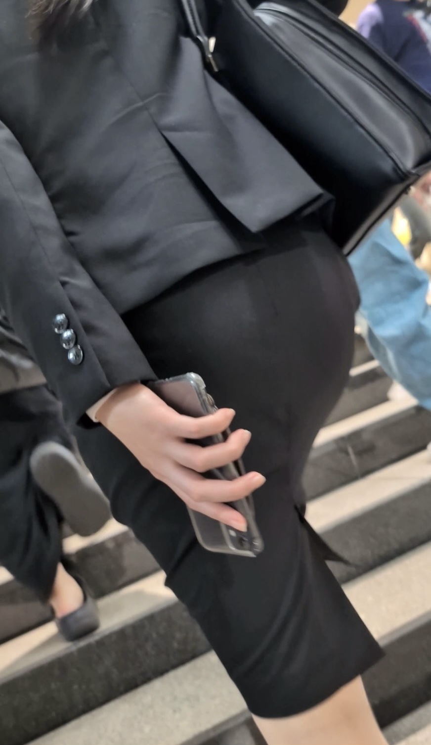 【PR】ステキなスーツOLにグイッと接近な短編集vol.10