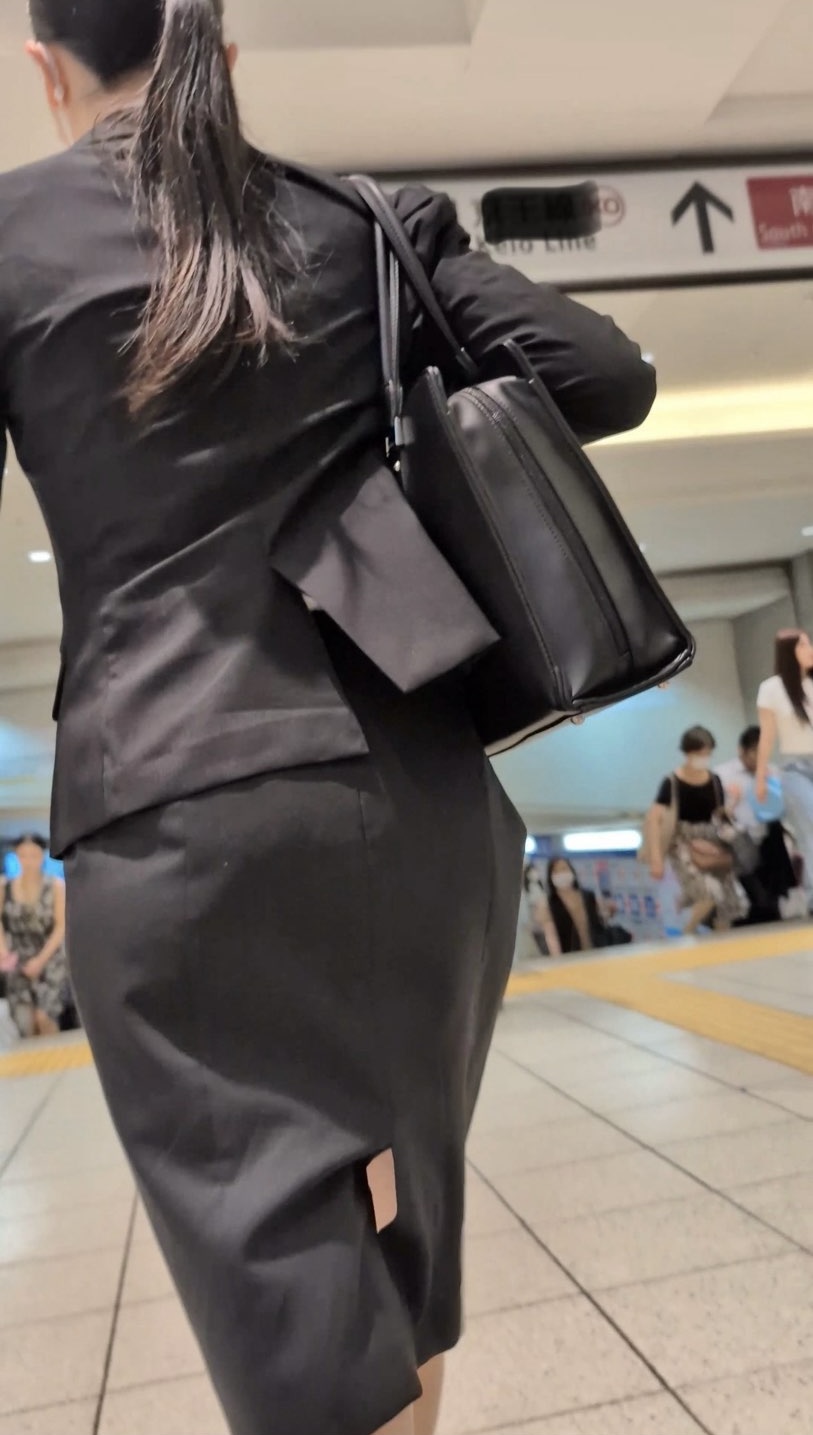 【PR】ステキなスーツOLにグイッと接近な短編集vol.10