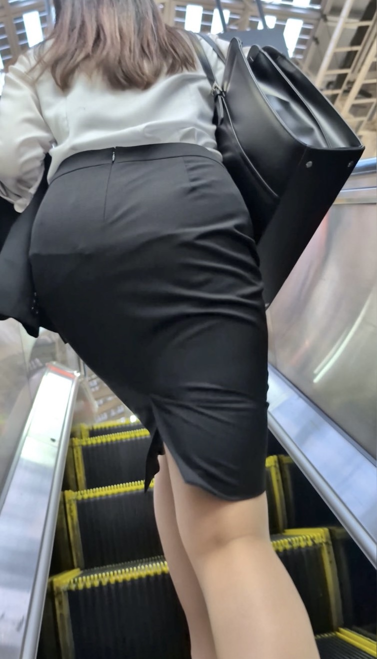 【PR】ステキなスーツOLにグイッと接近な短編集vol.10