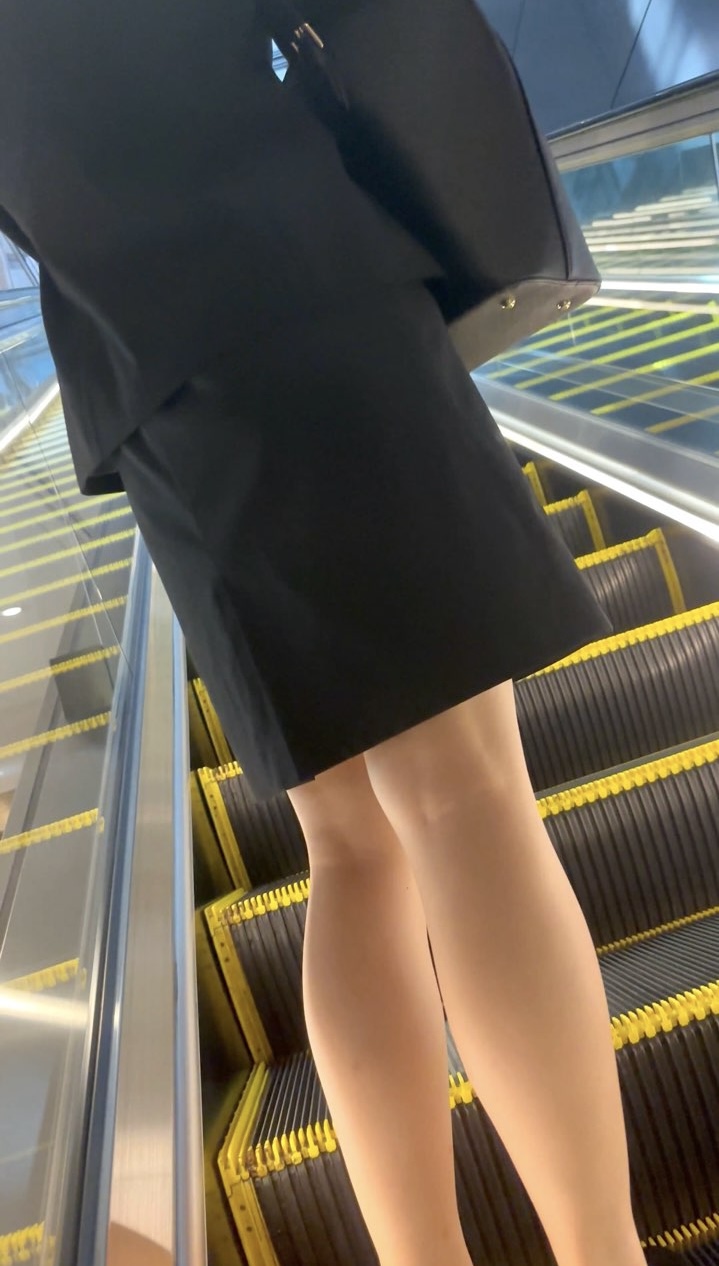 【PR】ステキなスーツOLにグイッと接近な短編集vol.10