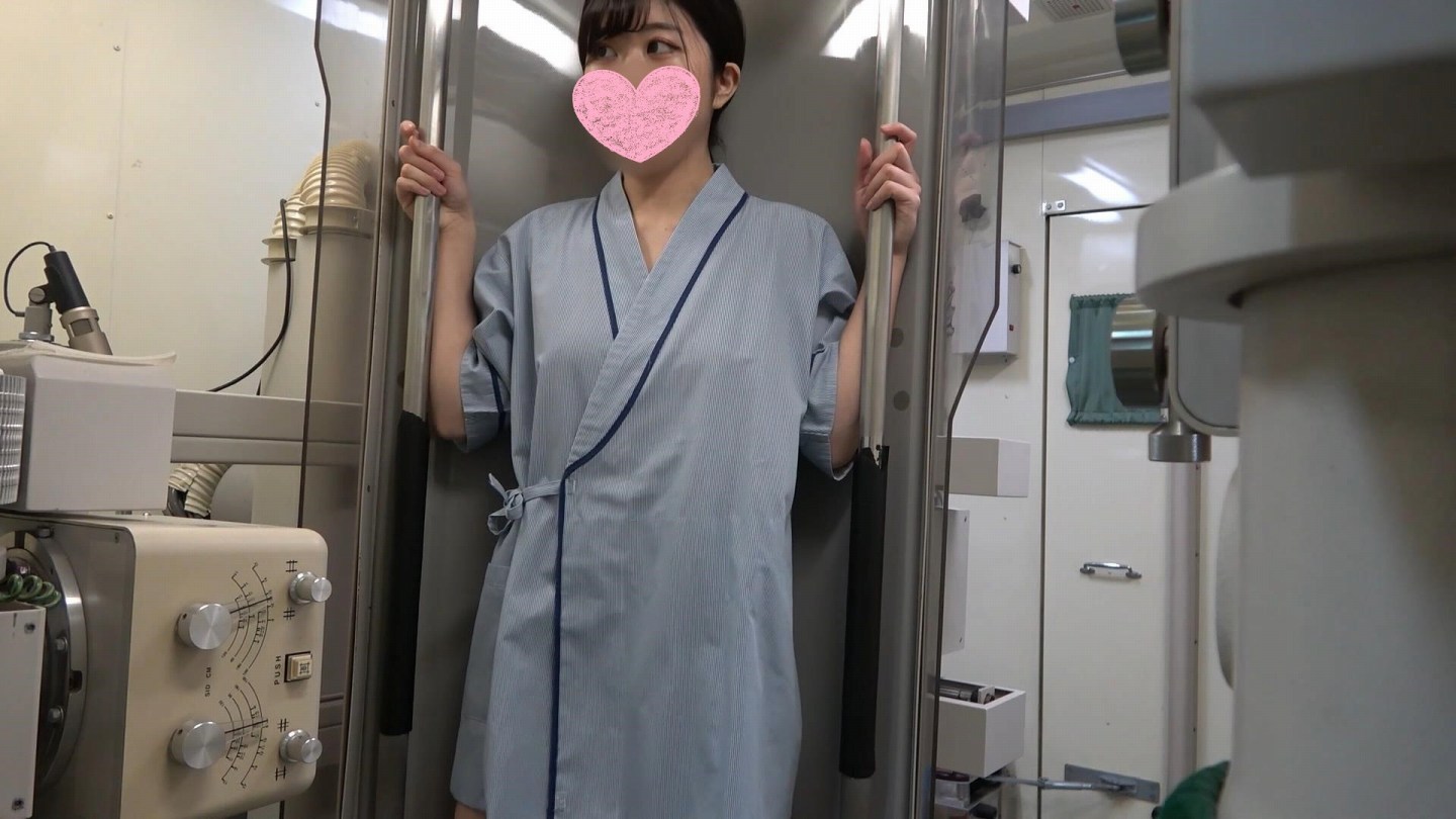 バリウム検査のパンツ丸見え盗撮画像だぜ！レントゲン検診でお姉さんの美乳おっぱいポロリしちゃってます♡【Pcolle】001