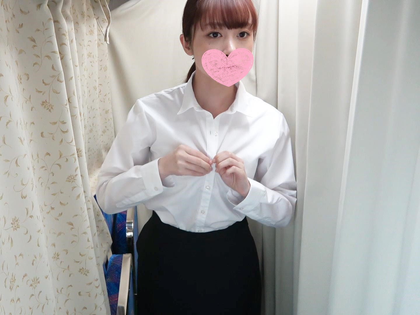 携帯ショップ店員の健康診断盗撮画像だぜ！検診前の貴重な着替えシーンをご覧ください!!【Pcolle】002