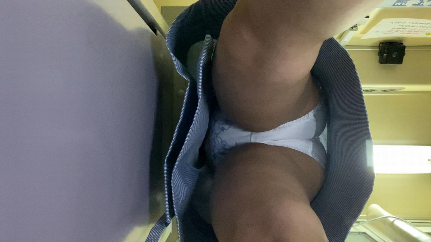 【医療機関の受付嬢】レントゲン検診盗撮!真下から仕掛けた逆さ撮りがエロいぜ!!【Pcolle】004