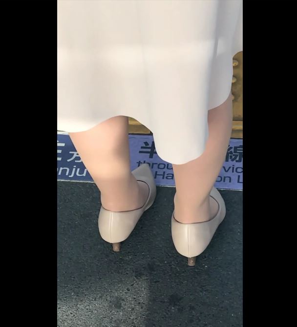 人妻OLお姉さんのパンチラ盗撮動画!白のロングスカート…だけど中身は??【Pcolle】003