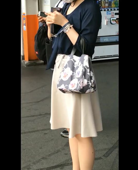 熟女系OLお姉さんボーダーパンティ盗撮パンチラだぜ！【Pcolle】001