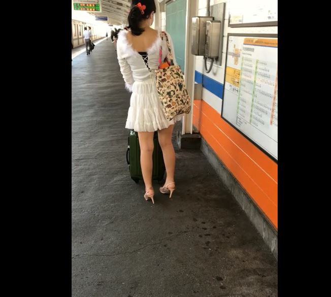 子連れの人妻と病院の受付お姉さん♡盗撮が同時に楽しめるパンチラ動画を紹介するぜ！【Pcolle】001