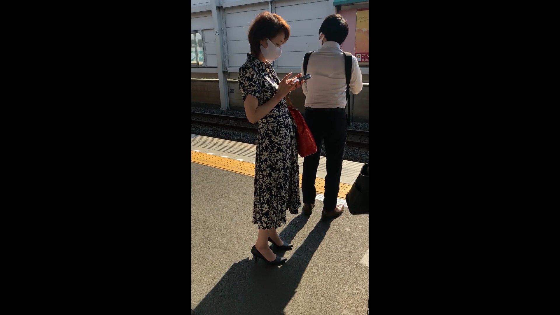 花柄ロングワンピ お姉さん盗撮パンチラ！ちょっと荒い映像だけど…パンストに白のパンティでした♡【Pcolle】001