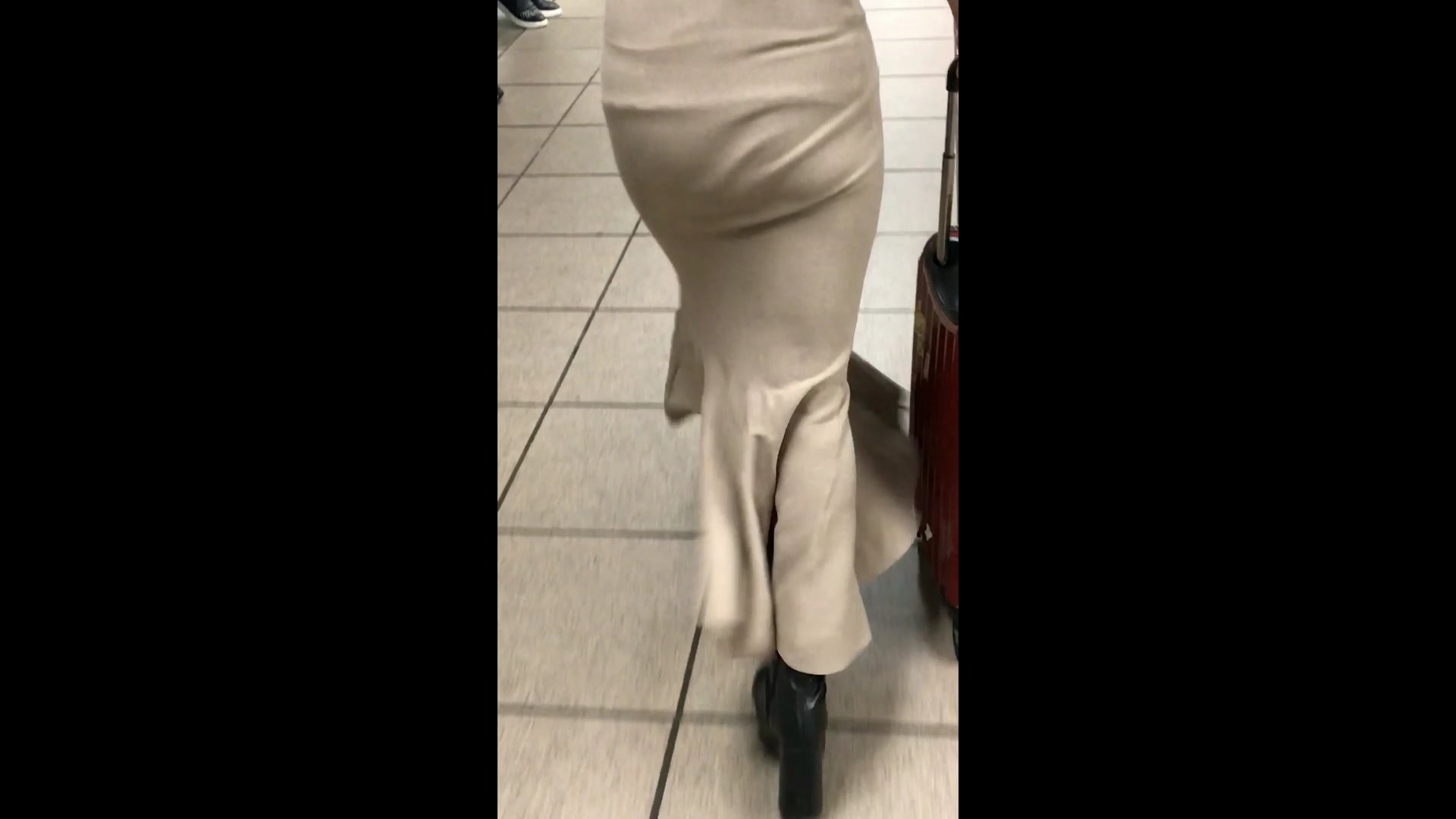 ロングワンピース 女子大生の盗撮エロ動画！スタイル抜群のムッチリ着衣尻が抜けちゃいます♡【Pcolle】002