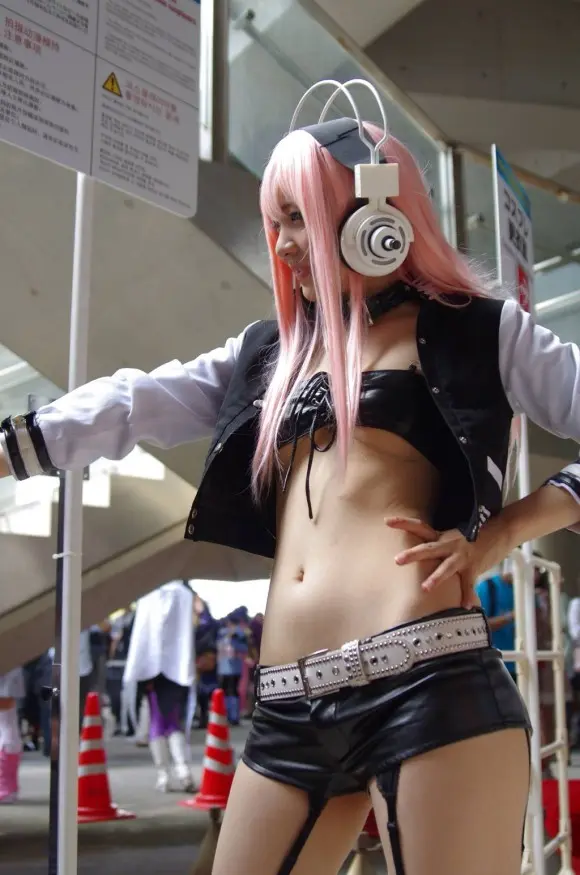 パンツの替えが必要になるコスプレ会場006