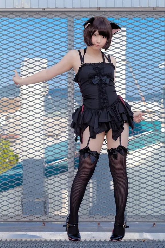 C85に先駆け抜けるコスプレパンチラ001