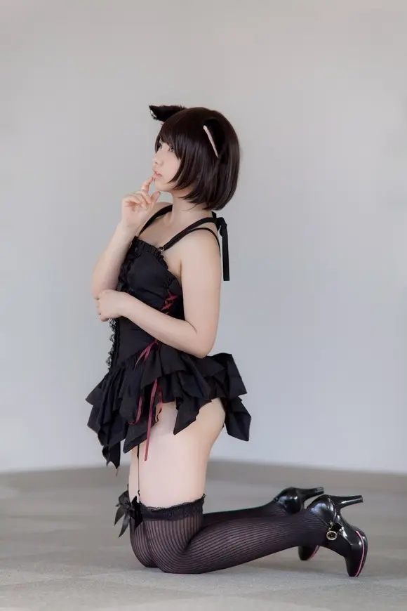 C85に先駆け抜けるコスプレパンチラ022